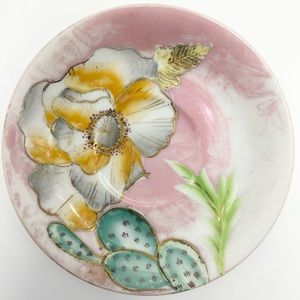 🏰🌸🌵🍡SAJI - Fancy China saucer.